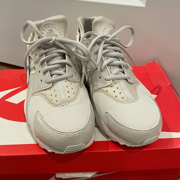 Nike Huarache sneakers - Picture 2 of 5